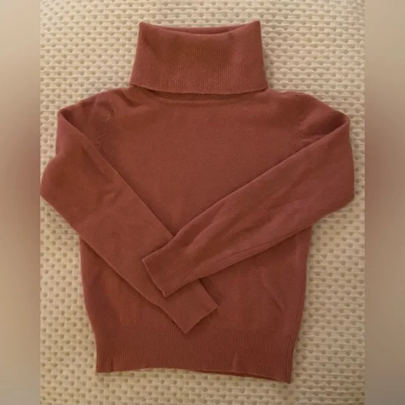 🌲Cashmere Turtleneck Sweater🌲 - Picture 1 of 2